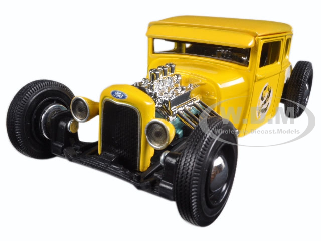 1929 Ford Model A Yellow 2 "Outlaws" 1/24 Diecast Model Car by Maisto