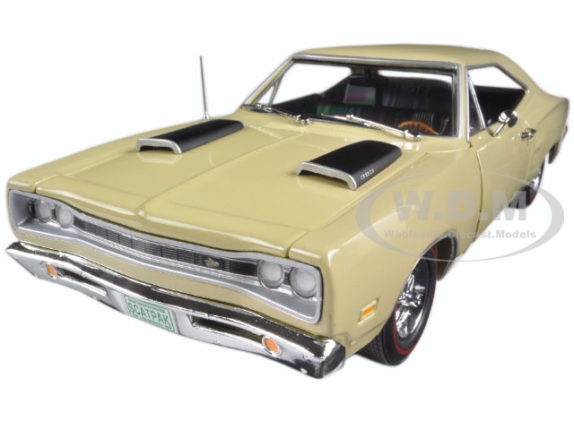1969 Dodge Coronet Super Bee Y3 Cream 1/18 & 1/64 2 Pack Limited Edition To 1002pc Diecast Model Car By Autoworld