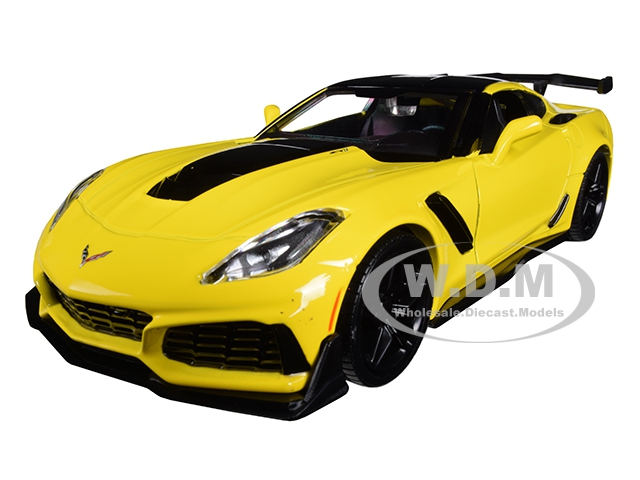 2019 Chevrolet Corvette ZR1 Yellow with Black Accents 1/24 Diecast Model Car by Motormax