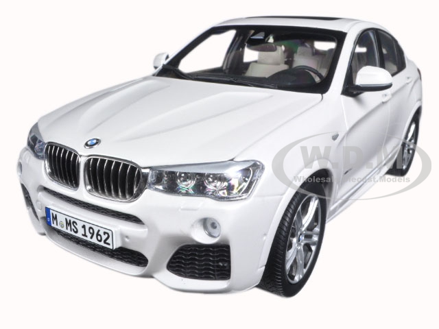 Image of BMW X4 (F26) Mineral White 1/18 Diecast Model Car by Paragon