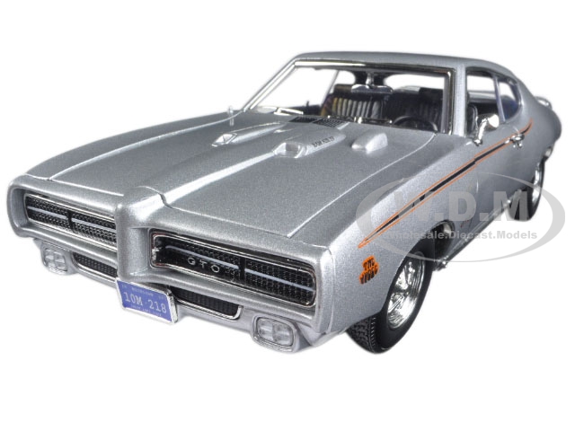 1969 Pontiac GTO Judge Silver Metallic "Timeless Classics" Series 1/18 Diecast Model Car by Motormax