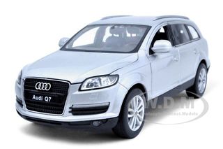 Audi Q7 Silver 1/24 Diecast Car Model by Welly